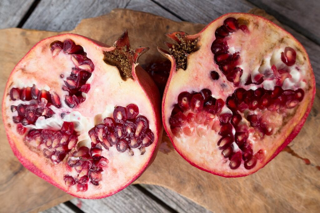 pomegranate, red, fruit-1133814.jpg